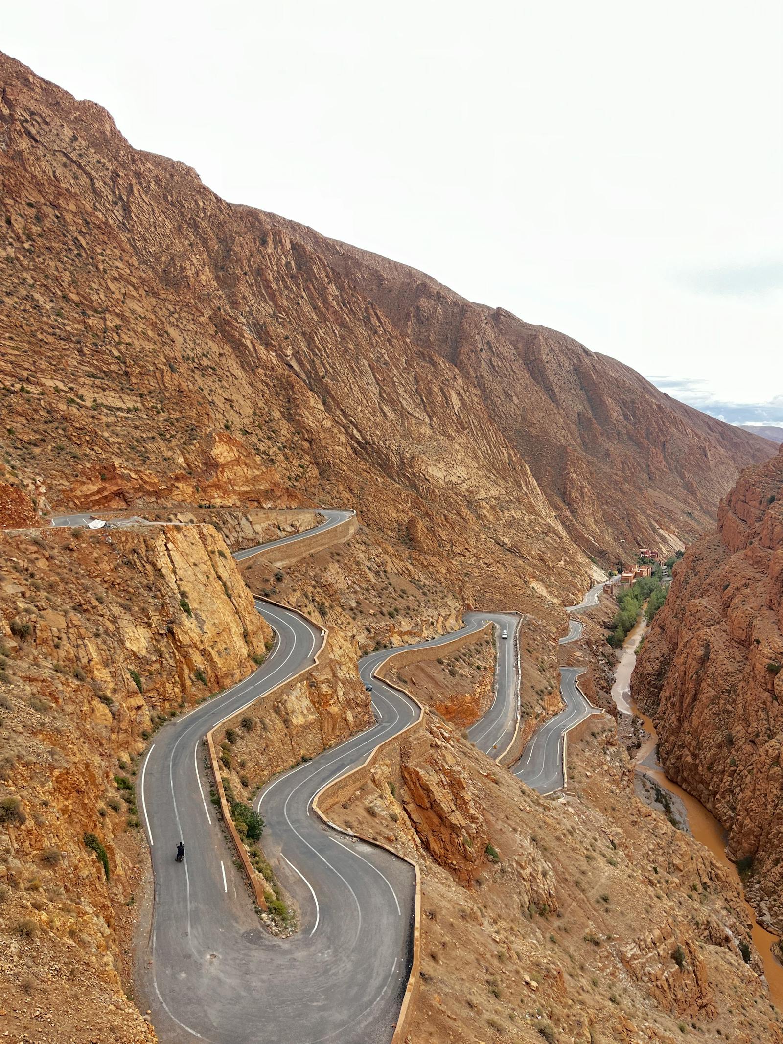 Estrada serpentina das Mil Casbahs, Dades