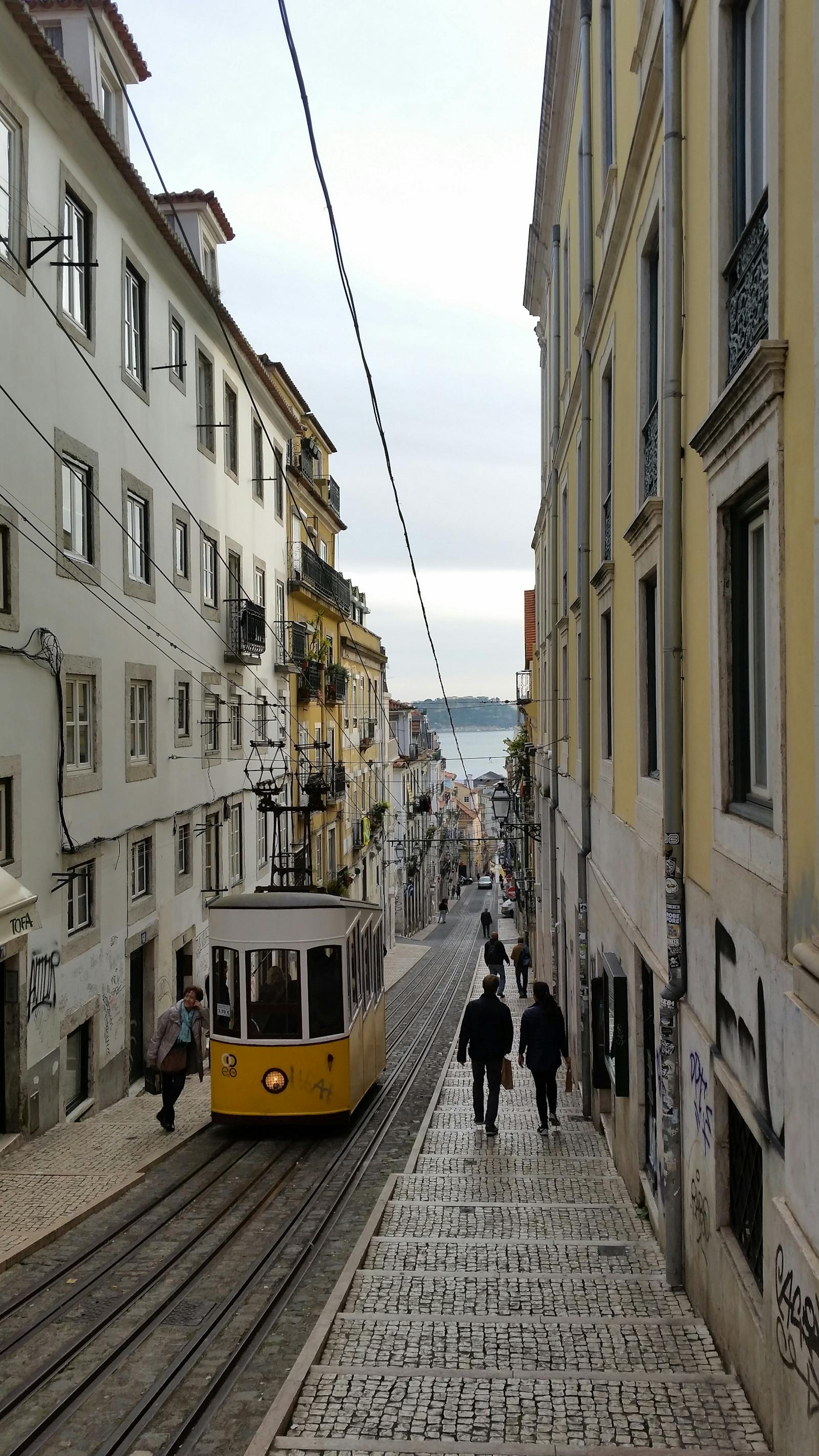 Elétrico 28, ruas de Lisboa
