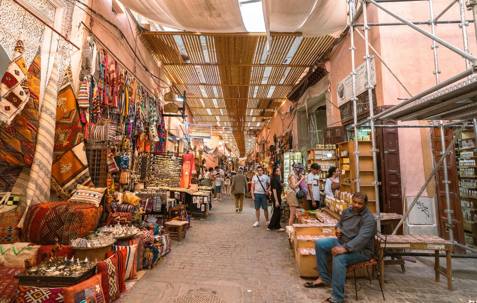 Bazar de Marrakech, cores e especiarias